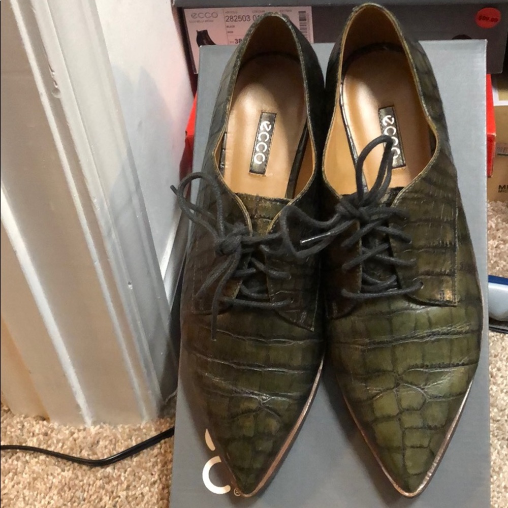 Ecco ladies dress shoes